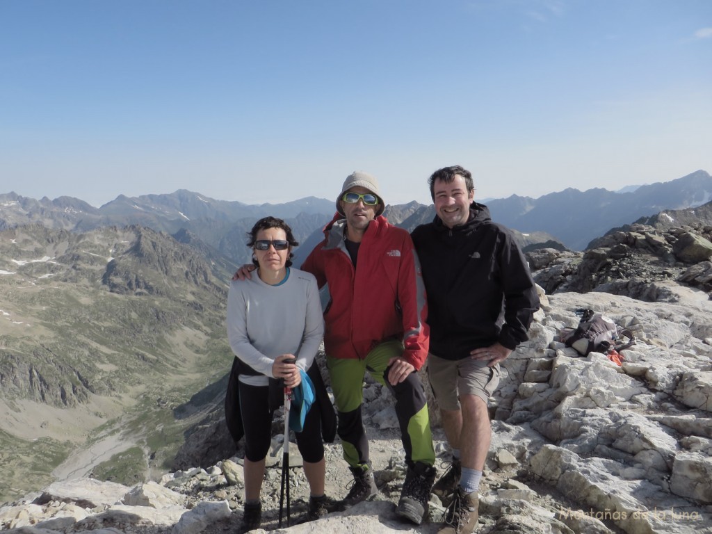 Txell, Mario y Joaquín en la cima del Petit Vignemale, 3.032 mts.